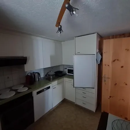 Nuehus Ug * Αρόζα